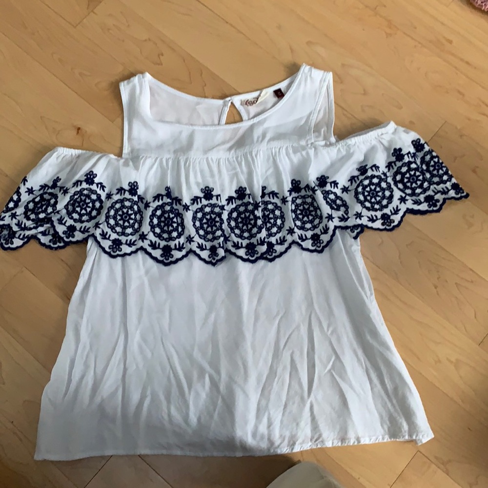 Women’s open shoulder tank